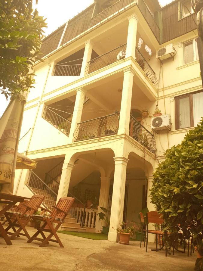Gulnasi'S Guesthouse Batumi Eksteriør bilde
