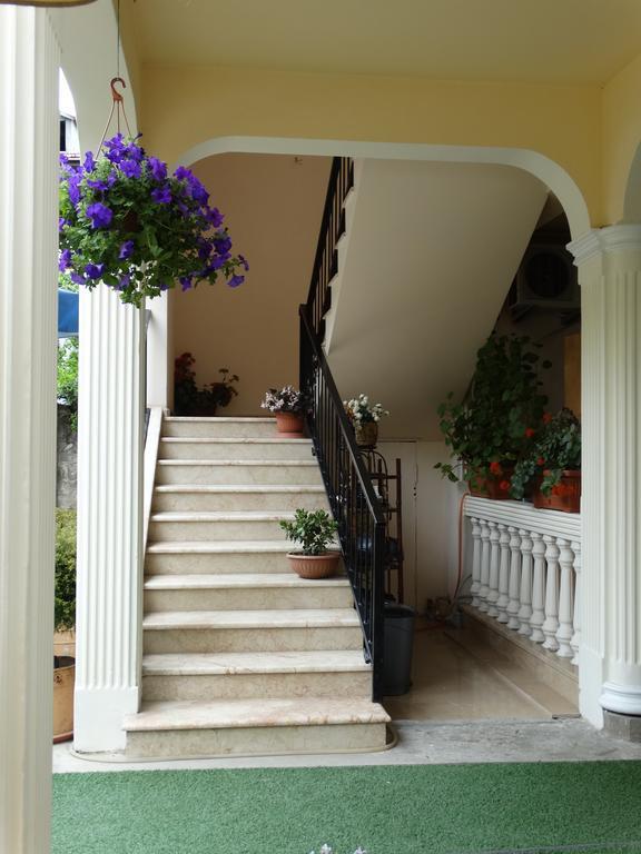 Gulnasi'S Guesthouse Batumi Eksteriør bilde
