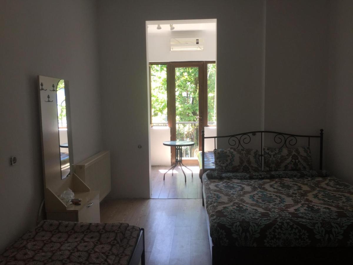 Gulnasi'S Guesthouse Batumi Eksteriør bilde